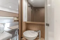 Beneteau 50 head