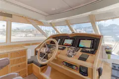 McKinna 69 Skylounge helm