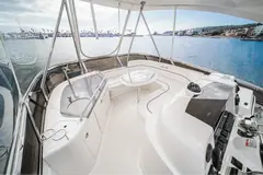 Sea Ray 52 head