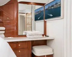 Sea Ray 56 stateroom